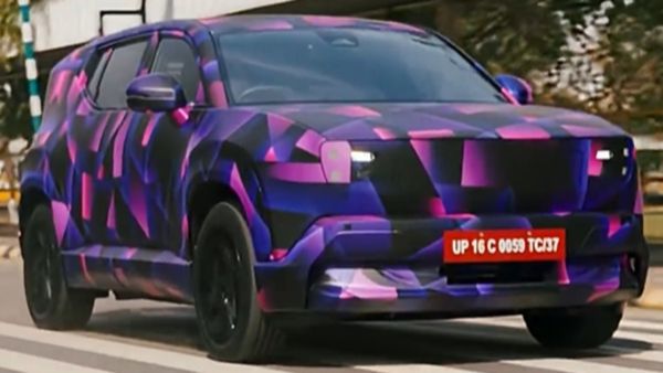 வேட்டியை வரிந்து கட்டிய ஜப்பான் இன்ஜினியர்கள்! மாருதி சோலி முடின்ச்! ரோட்ல மர்மமா சுத்தீட்டு இருக்க கார் அதுவா