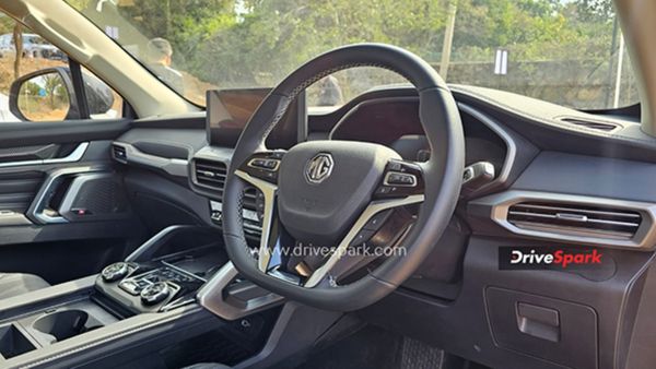 இன்னும் 2- 3 மாதம் காத்திருந்தால் கார் மார்க்கெட்டே மாற போகுது! இந்த 4 கார்களுக்குதான் நாடே வெயிட்டிங்!