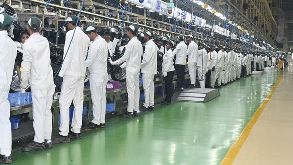 இந்தியாவில் தைரியமாக பல கோடி ரூபாய் பணத்தை கொட்டும் ஹோண்டா! முதலமைச்சரே சொல்லிட்டாரா!!