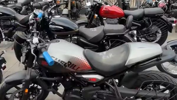 ஷோரூம்களுக்கு வந்தாச்சுனா அடுத்து டெலிவிரி தான்! ராயல் என்ஃபீல்டு ரசிகர்கள் ஆவலாக எதிர்பார்த்த பைக்!