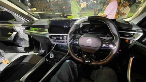 மாடு மாதிரி உழைக்க இரண்டுமே சரியான கார்! 5 பேர் பயணிக்க 10.50 லட்ச ரூபாயில் இதில் ஒரு காரை வாங்கலாம்!