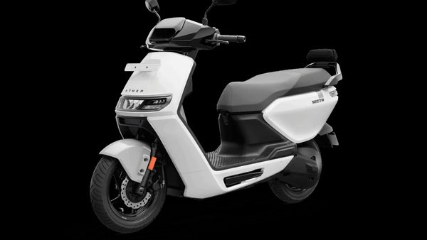 இந்த மாதிரி உத்தரவு போட்டா ஒருத்தரும் எலெக்ட்ரிக் வண்டி வாங்க மாட்டாங்க! ஷோரூம்லாம் காத்து வாங்க போகுது!