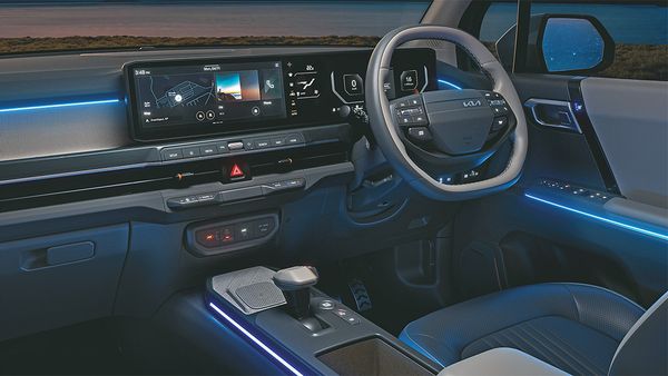 போணி ஆகாத காரை பட்டி டிங்கரிங் பாத்து இந்தியர்களின் தலையில் கட்டிய கொரிய நிறுவனம்! விலையை கொறச்சது இதுக்குதானா