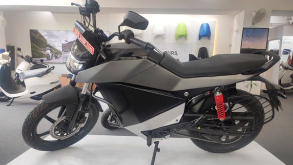 ஃபுல் சார்ஜில் 500கிமீ போகும் ஓலா பைக்! விலையில் ரூ.60,000 குறைச்சிட்டால் ஒண்ணுமே இல்லையே!