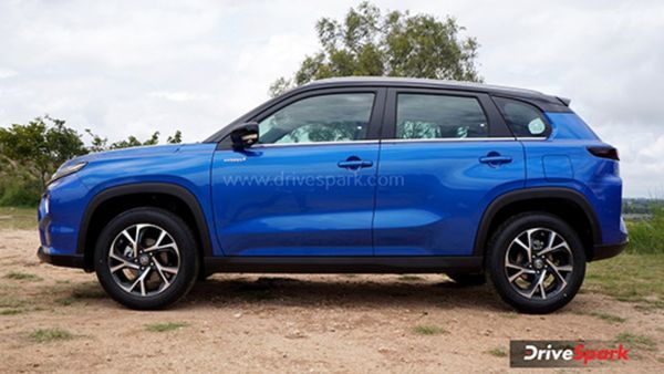 மாருதி காரை வாங்க முடியாமல் போவர்களின் அடுத்த ஆப்ஷனாக இந்த டொயோட்டா கார்! GST குறைத்த பின் சேல்ஸ் பிச்சிக்குது