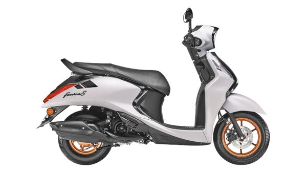 யமஹா இப்படி செய்வாங்கன்னு எதிர்பார்க்கவே இல்லை.. இவ்வளவு விலை உயர்த்திட்டாங்களே!