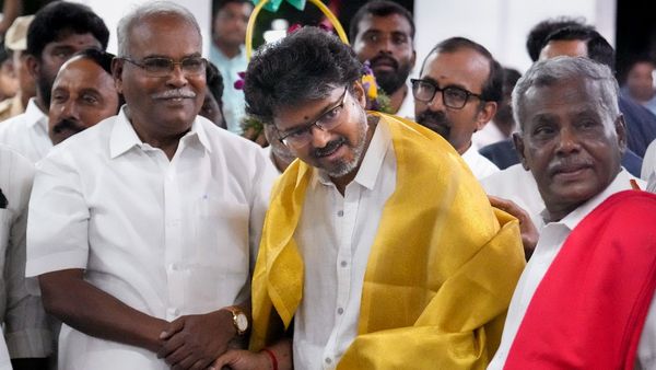 விஜய் கிடையாது! இவர்தான் தமிழகத்தின் அடுத்த முதல்வர்? யாருமே எதிர்பார்க்காத ட்விஸ்ட்!
