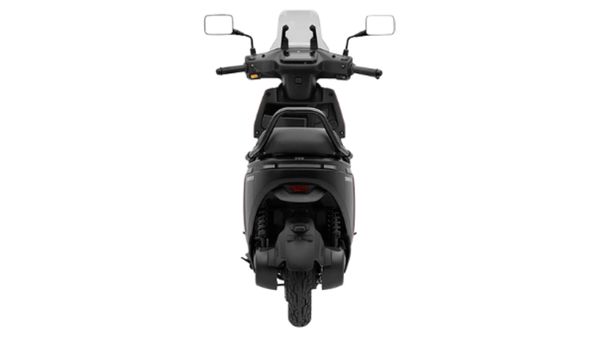 49,999 ரூபாய் விலை கொண்ட எலெக்ட்ரிக் ஸ்கூட்டர்.. போன மாசம் மட்டும் 42,000 யூனிட் வித்துருக்கு!