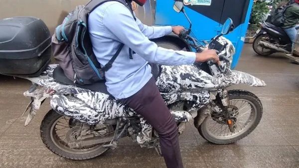 கேமரா கண்களில் சிக்கிய பஜாஜ் அட்வென்ச்சர் பைக்: புதிய தகவல்கள்