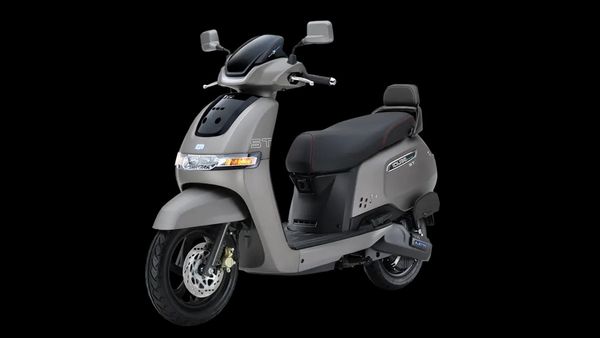 விற்பனையில் சக்கை போடு போடும் டிவிஎஸ் ஐக்யூப் EV ஸ்கூட்டர்: எந்த வேரியண்ட் உங்களுக்கு சிறந்தது?