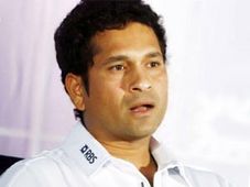 ரூ.4 கோடியில் புதிய நிசான் சூப்பர் கார் வாங்கிய சச்சின்!