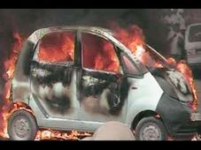 இலங்கையிலும் ஒரு நானோ கார் தீப்பிடித்து எரிந்தது