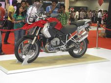 டெல்லி ஆட்டோ கண்காட்சியில் பைக்குகள்-டிரெயிலர்