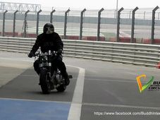  டெல்லி பார்முலா-1 டிராக்கை ஒரு கை பார்த்த டோணி அண்ட் கோ!