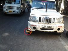 நடுரோட்டில் நின்ற போலீஸ் ஜீப்புக்கு பூட்டு போட்ட போலீஸ்!