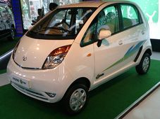 சிஎன்ஜியில் இயங்கும் நானோ அறிமுகம்: கிமீ.,க்கு ரூ.1.32 மட்டுமே செலவு
