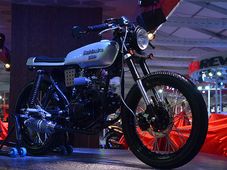 மஹிந்திரா செஞ்சூரோ அடிப்படையில் 2 கஃபே ரேஸர் மாடல்கள்!