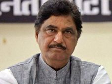  காரில் செல்லும்போது சீட் பெல்ட் அணிய மறவாதீர்!