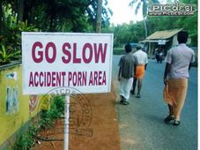 சிரிக்க வைக்கும் சாலை எச்சரிக்கை பலகைககள்!