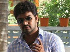 கோடம்பாக்கத்திலிருந்து அடுத்து ஓர் கார் ரேஸர்... அசத்தும் நடிகர் ஜெய்!