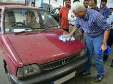 தண்ணீர் இல்லாமல் கார் கழுவுவதற்கான புதிய திரவம்: 'வாவ்வாஷ்' அறிமுகம்