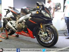 கோவாவில், பைக் பிரியர்களை கவர்ந்து வரும் அப்ரிலியா ஆர்எஸ்வி4 சூப்பர் பைக்!
