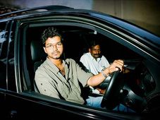 தமிழ் சினிமாவின் 'இளமை' தளபதி நடிகர் விஜயின் கார் கலெக்ஷன்: சிறப்பு பகிர்வு