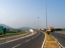  இந்த கோடை விடுமுறையில் கார், பைக்கில் செல்ல சிறந்த வழித்தடங்கள்!