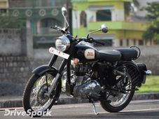 முதல் முறையாக பஜாஜ் பல்சர் பைக்குகளை விற்பனையில் முந்தியது புல்லட்!