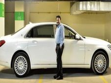 ரூ.3.2 கோடியில் மெர்சிடிஸ் மேபக்  சொகுசு கார் வாங்கிய சலூன் கடை உரிமையாளர்!
