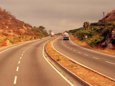 கொலை, கொள்ளை பாலியல் வண்புணர்வின் கூடாரமாக மாறிப்போன நெடுஞ்சாலைகள் : பாதுகாப்பான பயணத்திற்கான வழிகள்