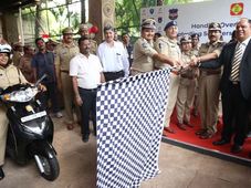 சமூக அக்கறையில் ஹீரோ: பெண் காவலர்களுக்கு பிரத்யேகமாக டிசைன் செய்த 159 ஸ்கூட்டர்கள் பரிசு...!!
