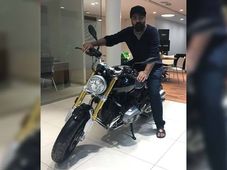 பிஎம்டபிள்யூ பைக் ஷோரூமுக்கு விசிட் அடித்த நடிகர் சிம்பு!