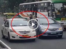 சாலையில் கார் உரசியதால் மூத்த டாக்ஸி ஓட்டுநரை கடுமையாக தாக்கிய இளம்பெண்..!! (வீடியோ)