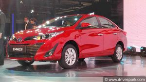 2018 ஆட்டோ எக்ஸ்போ: ஆர்பரிக்கும் அம்சங்களோடு புதிய டொயோட்டா  யாரிஸ் கார் அறிமுகம்..!!
