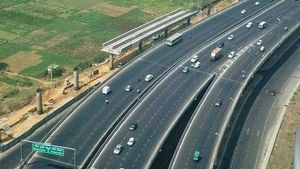 இந்திய போக்குவரத்தின் முதுகெலும்பாக விளங்கும் தங்க நாற்கர சாலை: சிறப்பம்சங்கள்!