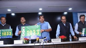 நெடுஞ்சாலைகளில் அவசர உதவிக்கான கட்டணமில்லா தொலைபேசி எண் அறிமுகம்!