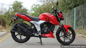 புதிய டிவிஎஸ் அப்பாச்சி 160 4வி பைக்கில் வியப்பில் ஆழ்த்தும் டாப் 10 தொழில்நுட்பங்கள்!
