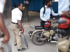 புல்லட் பைக்கில் அதிக சத்தத்துடன் வலம் வந்த 3 இளைஞர்கள் கைது