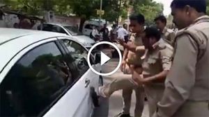 ஹேண்டா சிட்டி காரை காலால் எட்டி உதைத்து சேதப்படுத்திய போலீஸ்காரர்..! வைரலாகும் வீடியோ