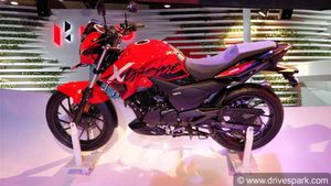 பல்சர் கொடி பறக்குது... ஹீரோ எப்பவும் அதுக்கு சரிப்பட்டு வரவே வராது...!
