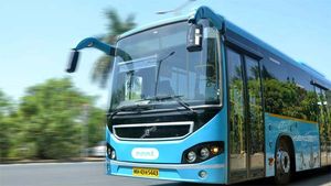 காற்று மாசுக்கு புதிய தீர்வு; எலெக்ட்ரிக் பஸ்களை இயக்க அரசு முடிவு 