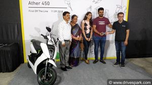 இந்தியாவின் முதல் எலெக்ட்ரிக் ஸ்மார்ட் ஸ்கூட்டர் ஏத்தர் டெலிவரி துவங்கியது