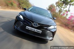 புதிய டொயோட்டா கேம்ரி காரின் டெஸ்ட் டிரைவ் ரிப்போர்ட்!