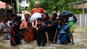 உயிரை பணயம் வைத்து மக்களை மீட்டவர்களுக்கு ஏற்பட்ட சோகம்... கதறும் கேரள வெள்ள மீட்பு பணி ஹீரோக்கள்...