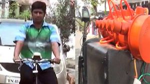 தண்ணீரில் ஓடும் பைக்: அரசின் அங்கீகாரத்திற்காக காத்திருக்கும் திருச்சி இளைஞர்!