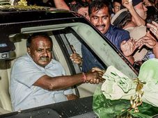 கர்நாடக முதல்வர் குமாரசாமி கார் மீது திடுக்கிடும் புகார்.. என்னவென்று தெரிந்தால் அதிர்ச்சியடைவீர்கள்