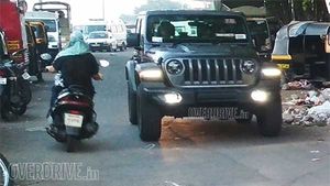 ஒளிவு மறைவுமின்றி இந்திய சாலைக்கு வந்த ஜீப் ரேங்லர்!