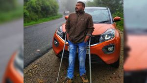 இந்த டாடா காரை ஓட்ட கை மட்டும் போதும்... 2 கால்களும் செயல் இழந்த இளைஞர் வரலாற்றை திருத்தி எழுதினார்