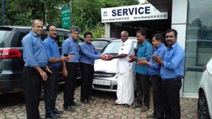 சூப்பர்... இன்ஜின் வேலை எதுவுமே செய்யாமல் இந்த டாடா கார் எவ்வளவு கிலோ மீட்டர் ஓடியுள்ளது தெரியுமா?